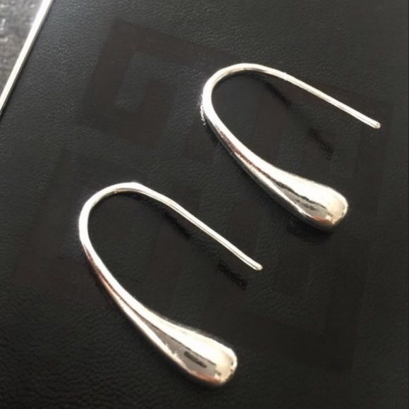 Jewelry - ✨925 Sterling Silver Drop Earrings✨